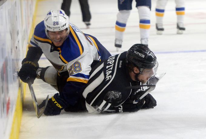 Kopitar noče razmišljati o lestvici, pač pa o vsaki tekmi posebej. Naslednja jih čaka že v noči na sredo, ko upa, da bo šel plošček večkrat v gol Arizone. | Foto: Reuters