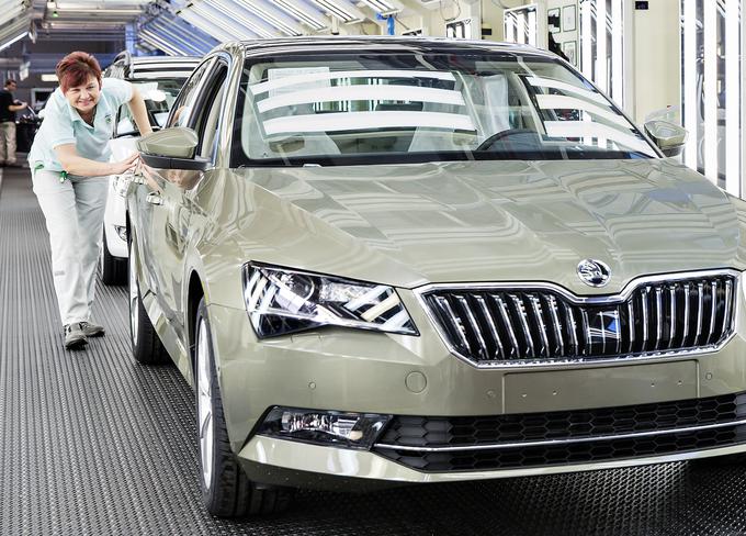 Škoda je lani tudi po zaslugi superba presegla milijardo evrov prihodkov. | Foto: Škoda