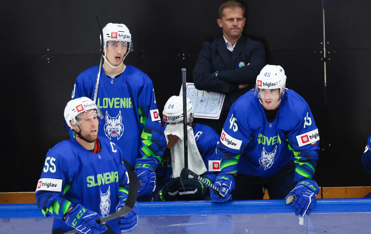 Slovenska hokejska reprezentanca : Avstrija, Edo Terglav | Slovenski hokejisti so danes odpotovali proti Rigi, kjer jih v četrtek čaka prva tekma olimpijskih kvalifikacij. | Foto www.alesfevzer.com