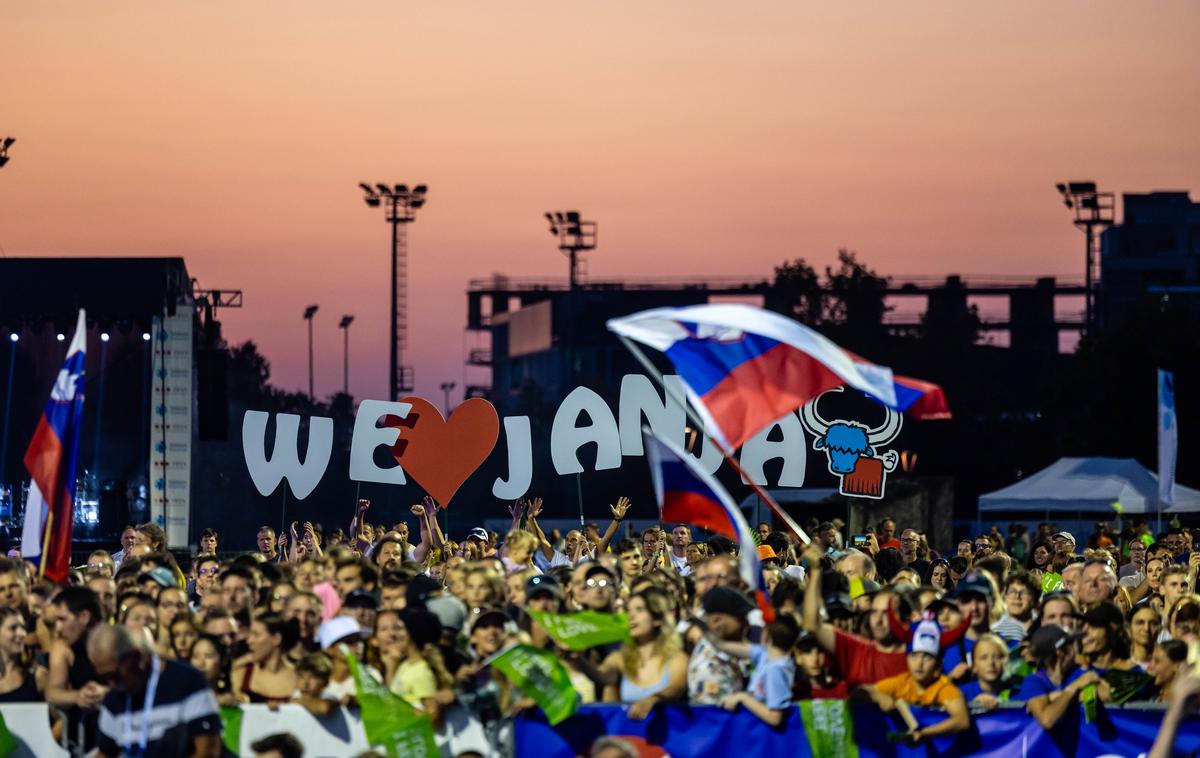 navijači Koper 2023 | Plezalni spektakel v Kopru si je v petek in soboto ogledalo več tisoč navijačev, samo v soboto se jih je pod steno zbralo pet tisoč. | Foto Jan Virt/IFSC