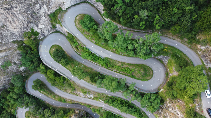 Ogrevanje pred prvim vzponom na Galibier bodo tudi znamenite serpentine pri Montvernierju.
 | Foto: Gregor Pavšič