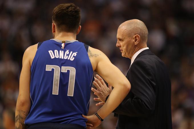 Trener Rick Carlisle je na vprašanje, ali bi moral Luka imeti v napadu več pooblastil, odgovor preusmeril na obrambo. | Foto: Guliverimage/Getty Images