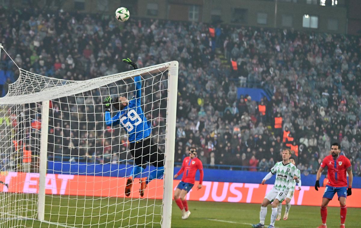 Borac NK Olimpija Matevž Vidovšek | Matevž Vidovšek se je v drugem polčasu izkazal z dvema izvrstnima obrambama. | Foto Guliverimage