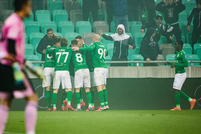 Po 25 krogih je v vodstvu Olimpija. | Foto: Grega Valančič/Sportida