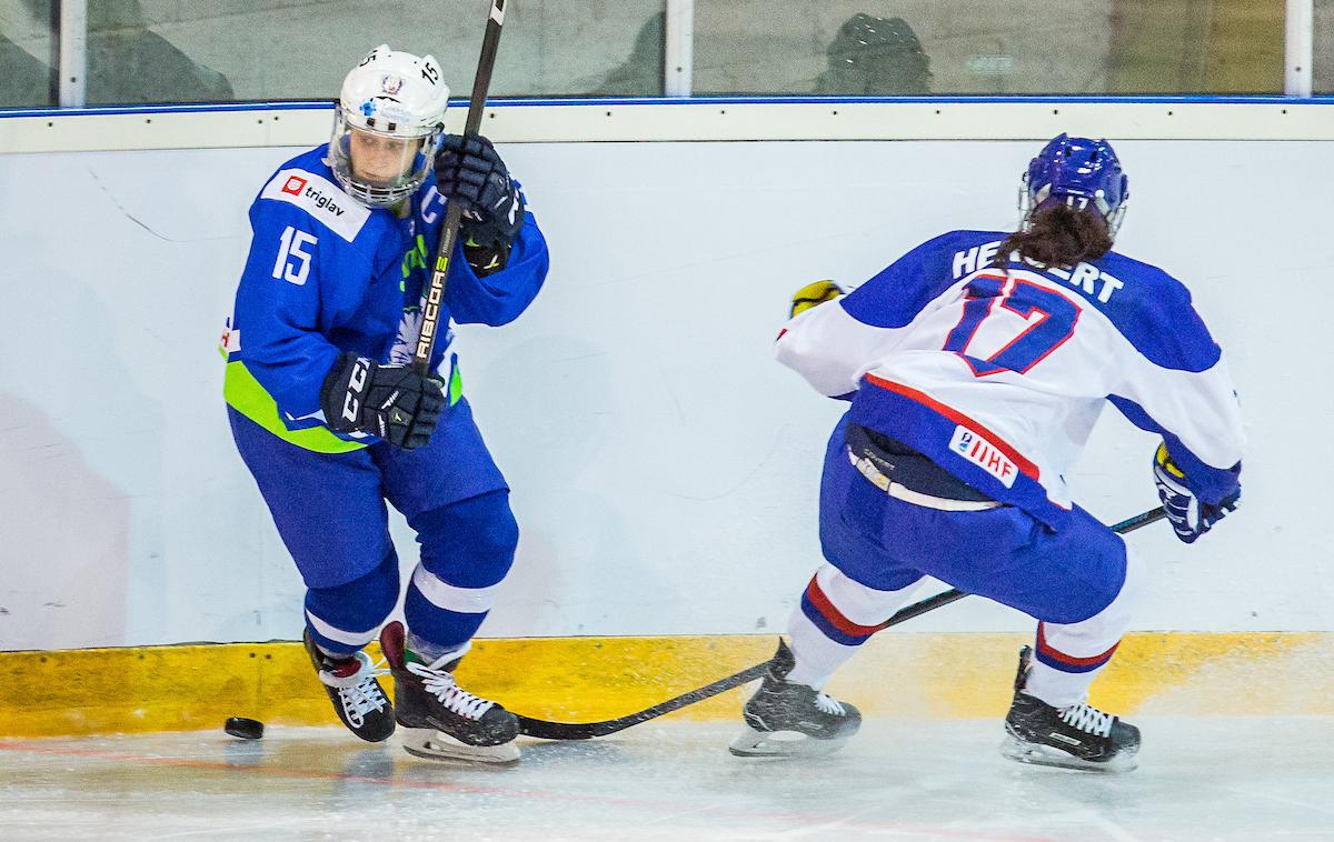 risinje, slovenska ženska hokejska reprezentanca, Slovenija - Velika Britanija | Slovenke so na četrti tekmi prvenstva doživele drugi poraz. | Foto Žiga Zupan/Sportida