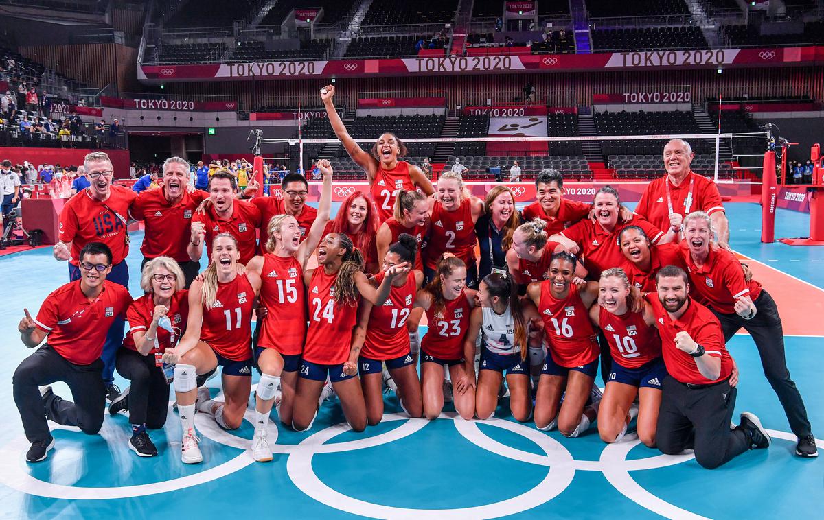 ZDA : Brazilija odbojka OI finale | Odbojkarice ZDA so prvič v zgodovini olimpijske prvakinje, del trenerskega štaba (pomočnik selektorja) je Slovenec Luka Slabe. | Foto Guliverimage