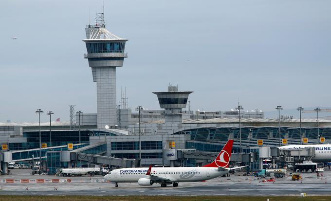 Evropska komisija sama po sebi nima nobenih pristojnosti odločanja v posameznih primerih, a na svojih straneh vendarle svetuje o upravičenosti do uveljavljanja pravic. | Foto: Reuters