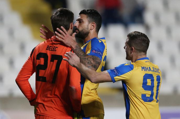 Vid Belec | Takole so soigralci pri Apoelu Vida Belca trepljali po ramenih po odlični predstavi proti Sevilli. | Foto Reuters