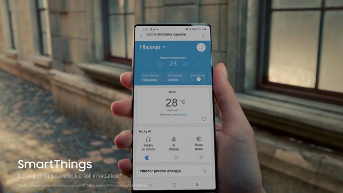 Nadzorujte temperaturo v vašem domu, kadar koli in kjer koli. S SmartThings aplikacijo lahko svojo klimatsko napravo nadzorujete in spremljate na daljavo z enim samim dotikom. Še preprosteje pa lahko svoje želje posredujete sistemu umetne inteligence (AI), ki jo takoj izpolni.  | Foto: 