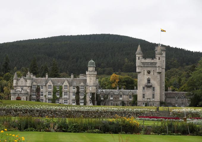 Grad Balmoral je kraljičina priljubljena rezidenca predvsem v poletnih mesecih. | Foto: Reuters