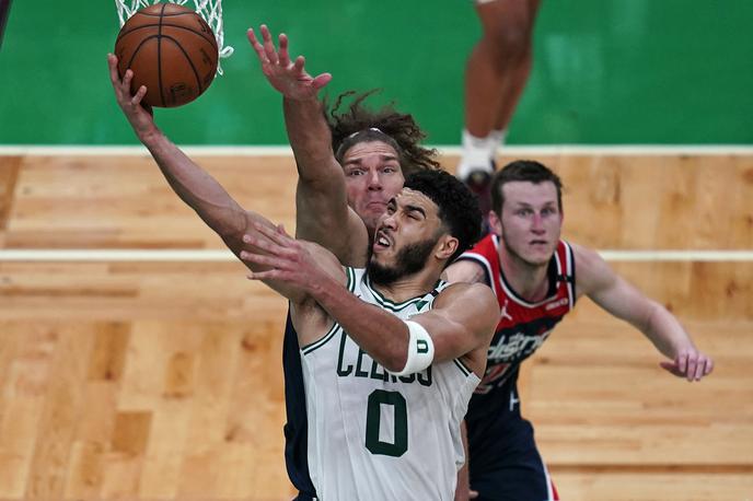 Jayson Tatum | Anthony Davis in LeBron James si morata z Lakers še priboriti nastop v končnici lige NBA. | Foto Guliverimage