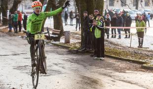 Mateju Mohoriču zmaga na snežno-blatnem ciklokrosu v Škofji Loki (foto)