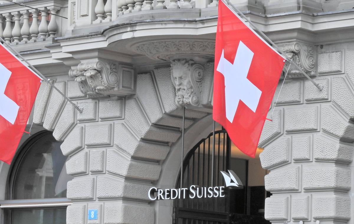 Credit Suisse | Credit Suisse, zdaj hčerinska družba investicijske banke UBS, je leta 1998 sicer pristala na sodelovanje v 1,25 milijarde dolarjev vredni poravnavi tožb preživelih holokavsta. Vendar je nad njo obvisela senca dvoma ob obtožbah, da ni razkrila vsega glede svojih preteklih odnosov z nacisti. | Foto Guliverimage