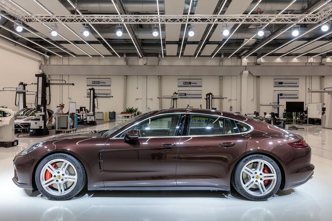 Za več kot polovico, za 54 odstotkov porasla tudi prodaja novih športnih limuzin panamer. | Foto: Porsche