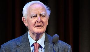 Umrl je John le Carré, avtor svetovno znanih vohunskih romanov