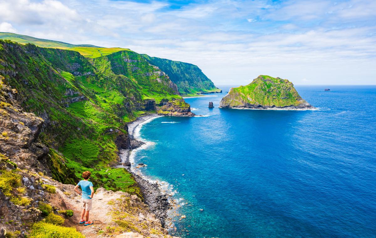 Azori, Portugalska | Za zimski oddih v tople kraje vam ni treba odpotovati v Azijo, Južno Ameriko ali Avstralijo. | Foto Shutterstock