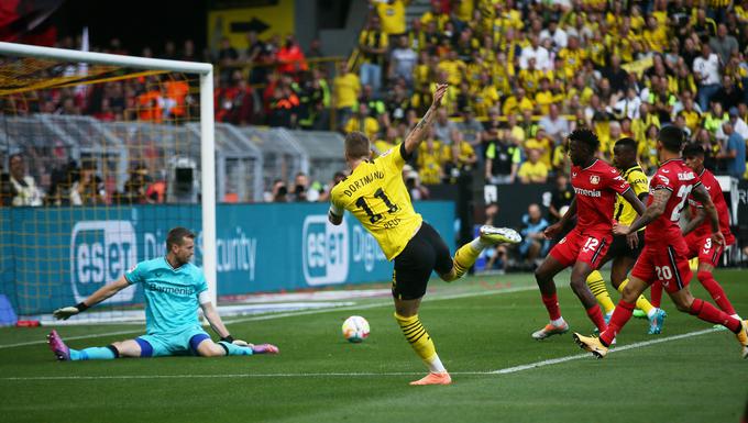 Derbi v Dortmundu je v korist gostiteljev odločil Marco Reus. | Foto: Reuters