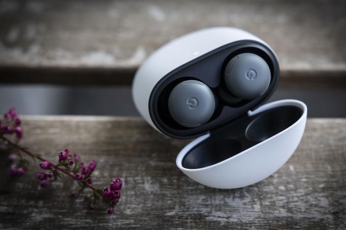 Slušalke Google Pixel Buds Pro 2 so zadnje v trojčku naprav, s katerimi je Google (končno) uradno začel prodajo svojih pametnih in nosljivih naprav v Sloveniji. | Foto: Ana Kovač