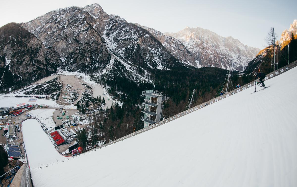 Miha Glavič Planica | Miha Glavič se je zadnji dan planiškega praznika s snežnim kolesom spustil po planiški velikanki. Z najvišjo doseženo hitrostjo 128,58 km/h je postavil nov svetovni hitrostni rekord. Lanski, postavljen v Španiji, je znašal 98 km/h. | Foto Klemen Humar