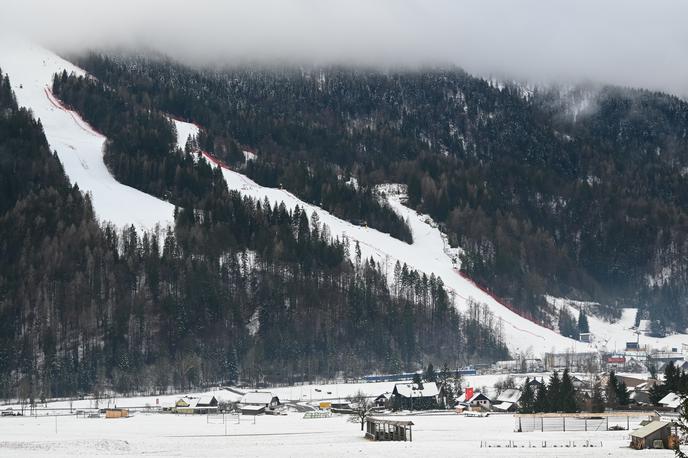 Kranjska Gora Podkoren | Kranjska Gora v sredo. Snega zunaj proge je bilo samo za vzorec. | Foto Matej Podgoršek