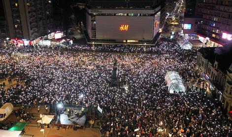 Po 18-urnem protestu napovedali novega. Vučić: Podpora vam pada.