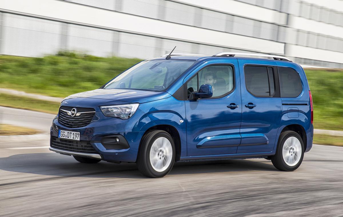 opel combo | Na cesti ni tako vpadljiv kot brata iz koncerna PSA, kar pa na praktičnost novega opla comba life ne vpliva. | Foto Opel