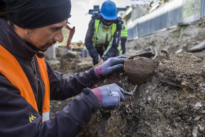 "Večinoma smo našli predmete, ki so jih občani uporabljali v vsakdanjem življenju," pravijo arheologi. | Foto: Matija Lukić