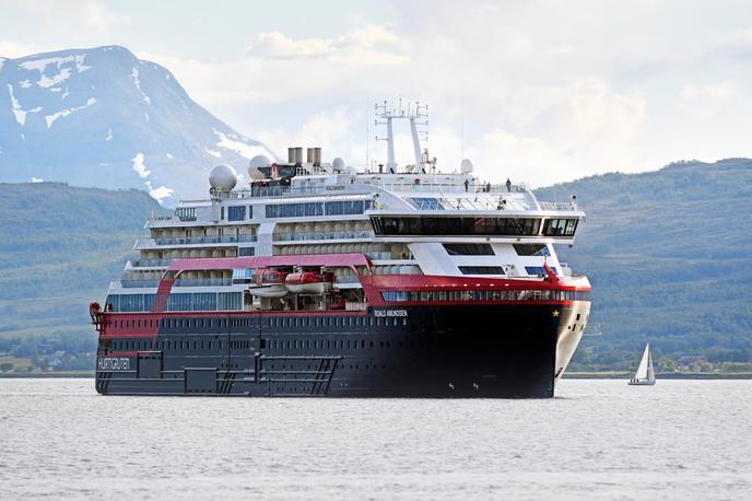 Ladja MS Roald Amundsen norveške družbe Hurtigruten | Ladja MS Roald Amundsen norveške družbe Hurtigruten je zasidrana v kraju Tromso na severu Norveške. | Foto Reuters