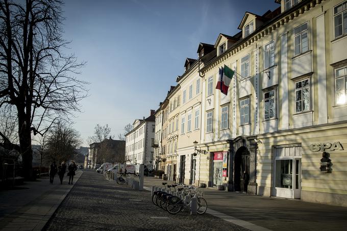 Na Bregu 14, v stavbi nekdanje Blaznikove tiskarne, ima danes svoje prostore Hiša Evropske unije. | Foto: Ana Kovač