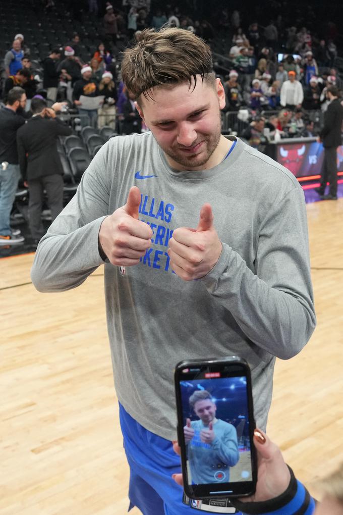 Luka Dončić po imenitni predstavi v Phoenixu ni skrival zadovoljstva. | Foto: Reuters