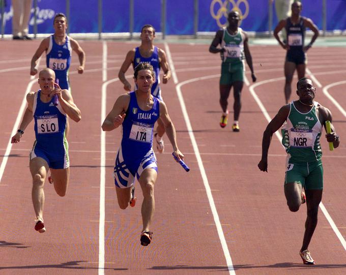 Utrinek z olimpijskih iger v Sydneyju. Urban Acman je na fotografiji skrajno levo. | Foto: Reuters