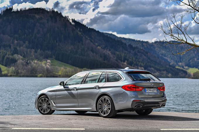 Štirikolesni pogon xDrive ali pogon zadaj in šeststopenjski ročni ali osemstopenjski samodejni menjalnik steptronic. | Foto: BMW