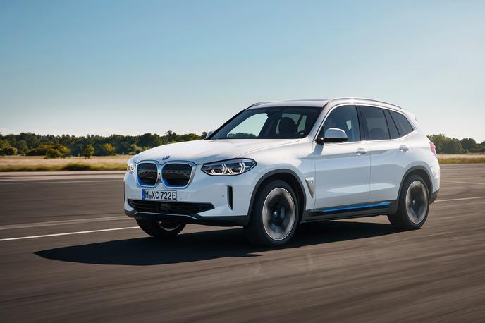 BMW iX3 | Zunanje razlike v primerjavi s klasičnim X3 so malenkostne. | Foto BMW