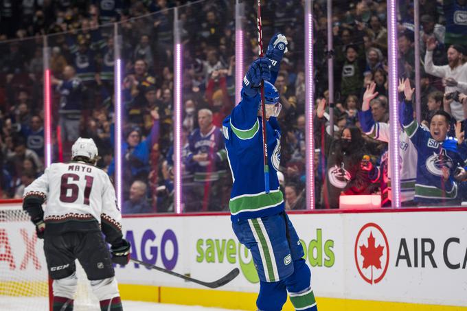 Vancouver Canucks so za peto zaporedno zmago, po kateri ostajajo v končnici, s 7:1 premagali Arizono. | Foto: Reuters