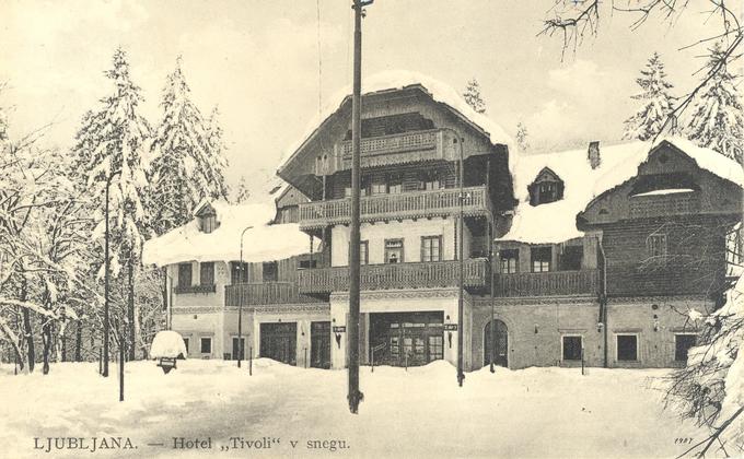 Hotel je deloval do leta 1930. Štiri leta pozneje je stavbo najela Ruska kolonija, sem pa iz Šentpetrske vojašnice preselila ruske emigrante.  | Foto: Dokumentacija ZVKDS, OE Ljubljana