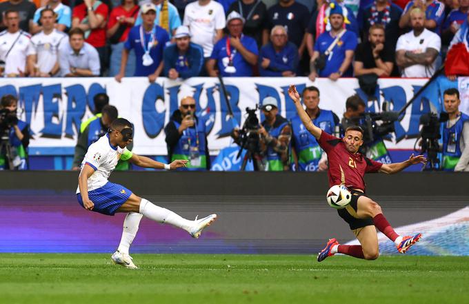 Kylian Mbappe si je prvo pravo priložnost priigral šele po skoraj uri tekme, a ni zadel. | Foto: Reuters