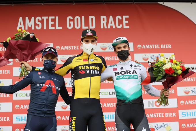 Zmagovalca nedeljske dirke Amstel Gold Race je odločil šele fotofiniš, eden najtesnejših v zgodovini. Dirko je dobil Wout van Aert, Tom Pidcock pa se je moral zadovoljiti z 2. mestom. Zmagovalno trojko je zaokrožil Nemec Max Schachmann. | Foto: Guliverimage/Vladimir Fedorenko