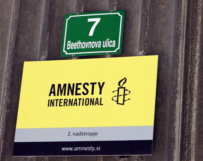 "Pogoji za uporabo strelnega orožja so v slovenski zakonodaji z razlogom postavljeni visoko," so dejali v Amnesty International Slovenija. | Foto: STA ,