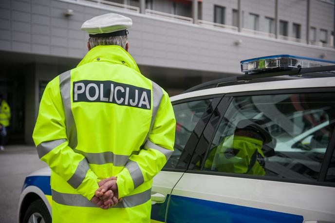 slovenska policija | "Pri tovrstnih kaznivih dejanjih gre le za posamične primere, ki se ne dogajajo na določenih območjih mesta – prav nobeno območje ne izstopa po večjem številu. Tudi sicer je večina kaznivih dejanj zoper spolno nedotakljivost storjena v zasebnih ali drugih podobnih prostorih in le v manjši meri na ulicah," so zapisali na policiji, kjer zavračajo očitke, da se v središču Ljubljane dnevno dogajajo kazniva dejanja zoper spolno nedotakljivost. | Foto Siol.net