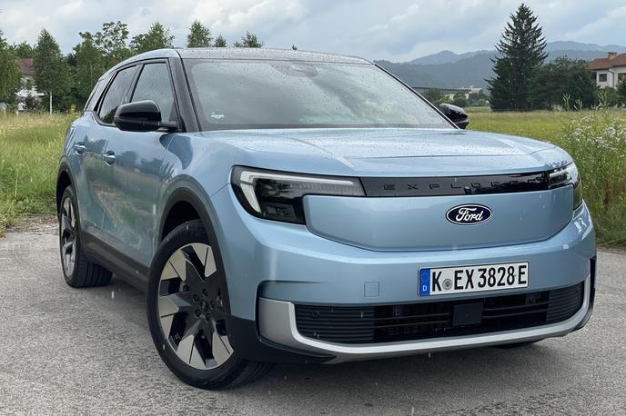 Ford explorer | Ford explorer je dolg 4,46 metra, njegovo medosje meri 2,76 metra. Za primerjavo - električno najuspešnejša tesla model Y je dolg 4,75 metra.  | Foto Gregor Pavšič