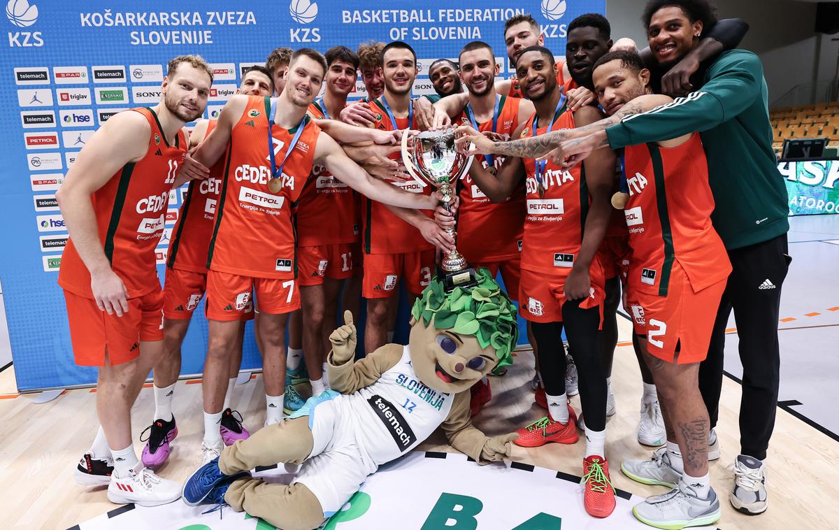 Cedevita Olimpija : Krka, superpokal 2024 | Cedevita Olimpija je na superpokalu v Laškem zanesljivo opravila s Krko in osvojila 13. superpokalno lovoriko. | Foto www.alesfevzer.com