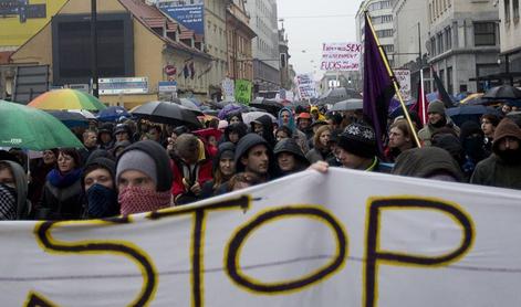 Vlada ne bo spreminjala zakona o javnih zbiranjih