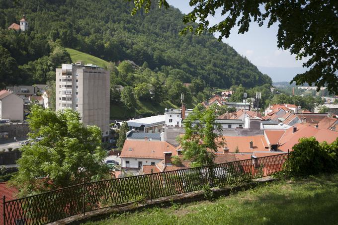 Kot opozarja Klemen Belhar iz društva ZA razvoj Tržiča, ima mesto še ker nekaj neizkoriščenih in propadajočih prostorskih potencialov. | Foto: Bojan Puhek