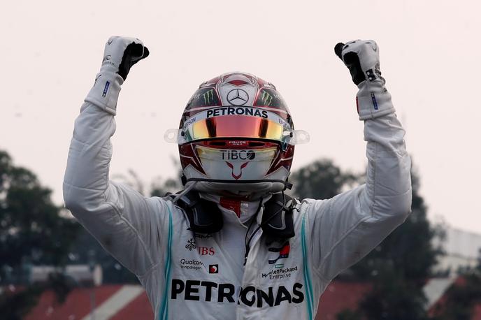 Lewis Hamilton | Lewis Hamilton je na VN Mehike dosegel svojo 83. zmago v formuli ena, čez teden dni na VN ZDA že lahko potrdi šesti naslov svetovnega prvaka. | Foto Reuters