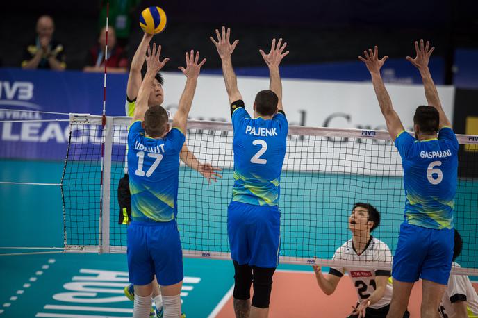 Slovenija Japonska | Malce nižji Japonci imajo na postavljen blok obilico težav. | Foto FIVB