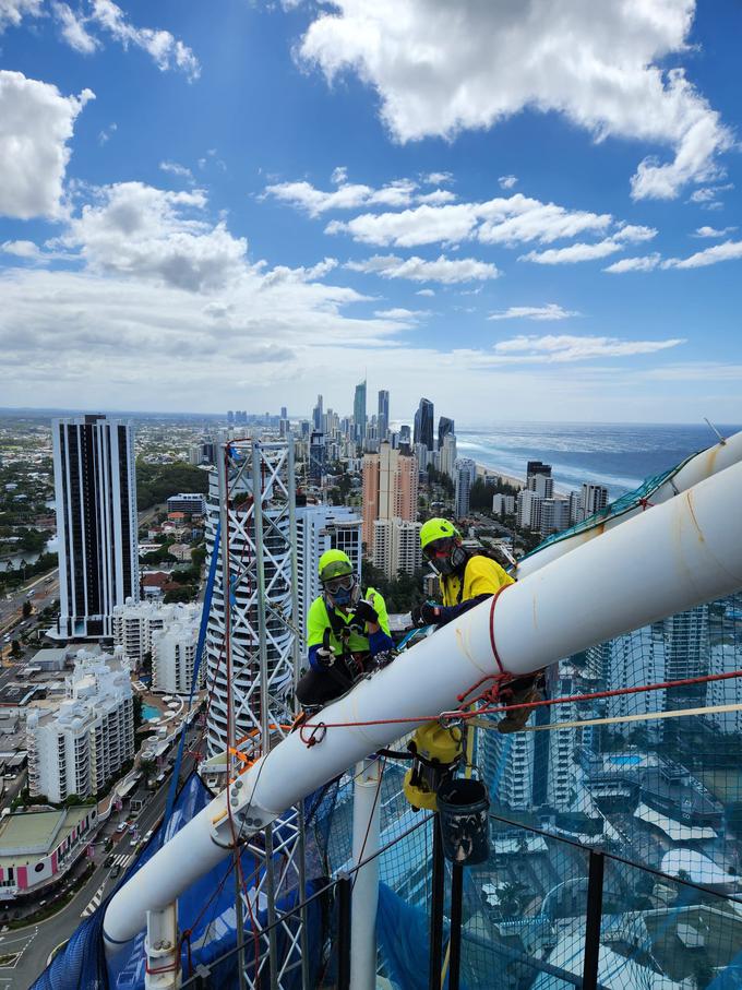 Gregor ima v Avstraliji zelo uspešno podjetje G&S Abseiling, ki se ukvarja z deli na višini.  | Foto: Osebni arhiv