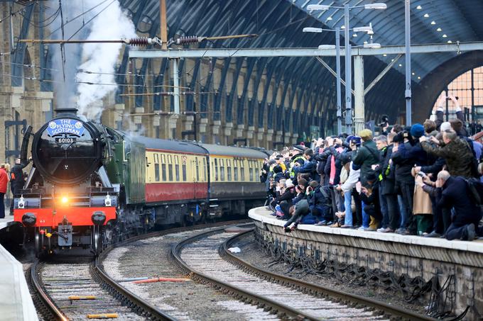 Na Otoku so v obnovitev legendarnega "Letečega škota" (60103 Flying Scotsman), ki je ponovno zasopihal februarja letos, investirali kar 4,2 milijona funtov.  | Foto: Reuters