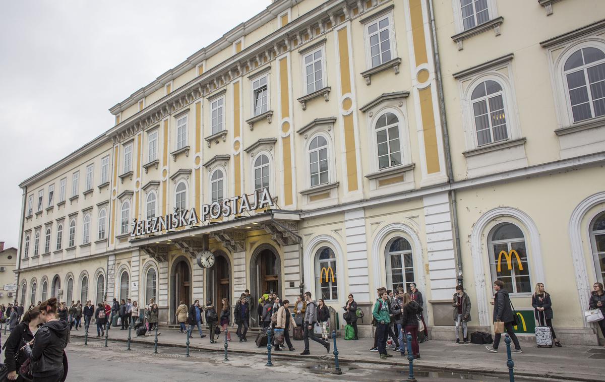 železniška postaja Ljubljana | Z izjemo medkrajevnega in mednarodnega avtobusnega javnega linijskega prevoza so oktobra vsa preostala prometna sredstva zabeležila rast števila potnikov.  | Foto Matej Leskovšek