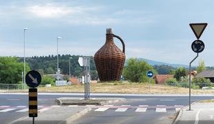 Slovenska krožišča: pletenka, motor, harmonika in kopito #foto