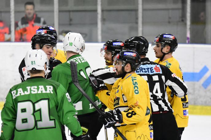 HK Olimpija Pustertal Val Pusteria | Pustertal in Ritten sta z dvema zmagama skočila na vrh lestvice Alpske lige. Olimpija je tretja, Jeseničani pa 13. | Foto Eva Brili Grebenar